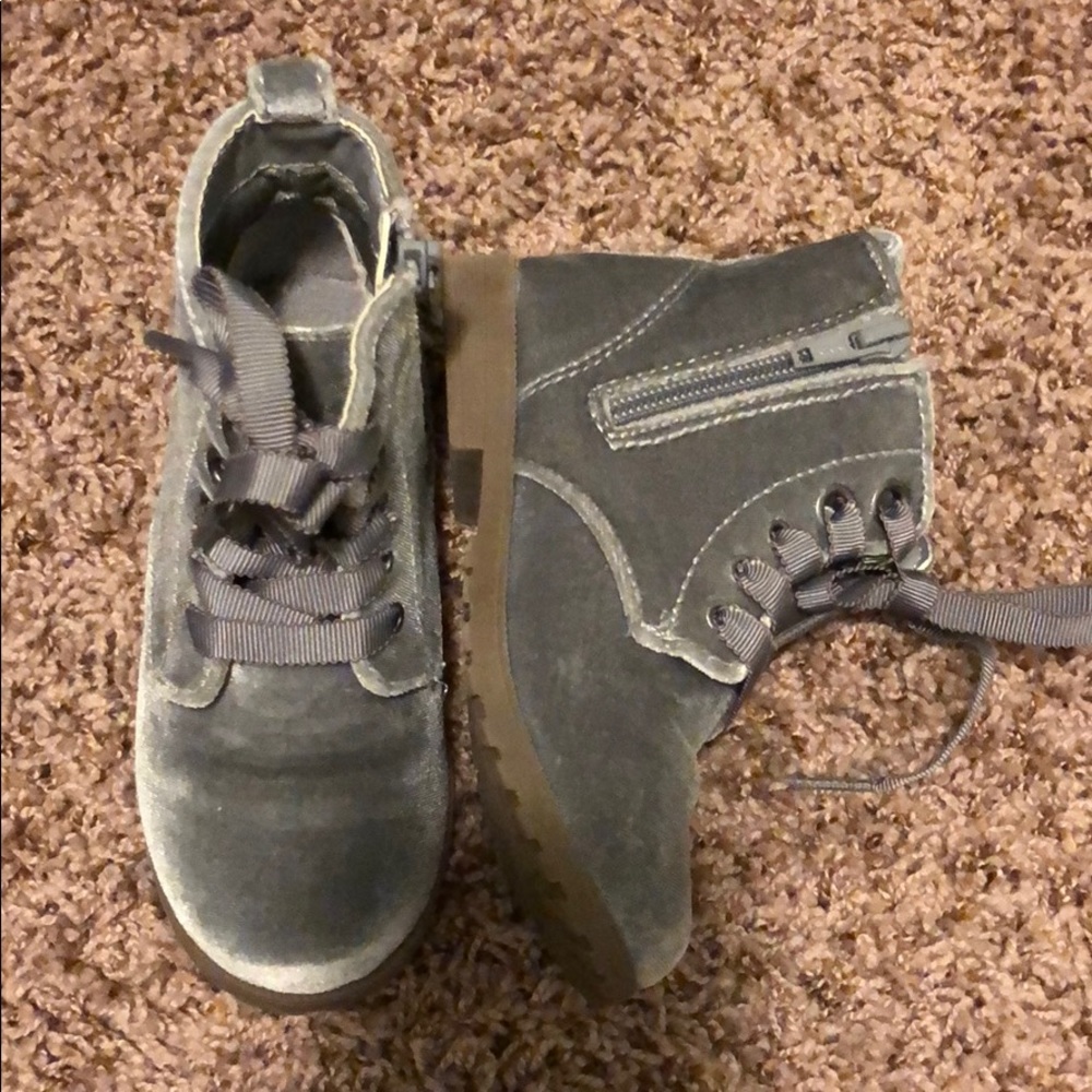 Girls velvet boots